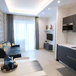 Center - E