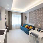 Center - E Апартаменты *