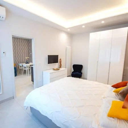 Center - E Διαμέρισμα *