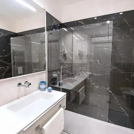 Center - E Διαμέρισμα *