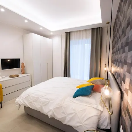 Center - E Διαμέρισμα *