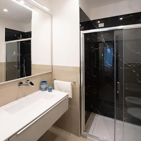 Center - E Διαμέρισμα *