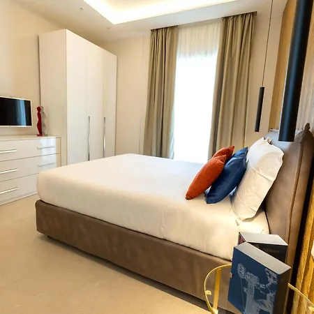 Center - E Νάπολη